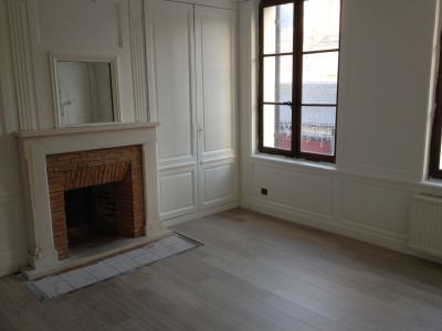 Rénovation cheminée + pose parquet + Maître en couleur maison individuelle Montivilliers