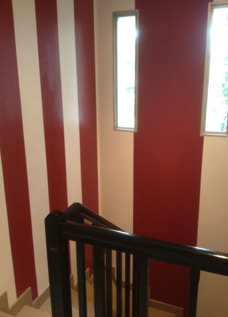 Maître en couleur cage d‘escalier maison individuelle Montivilliers